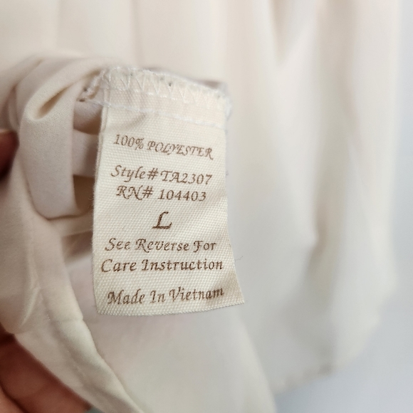 Flowy Cream Tank - Picture 6 of 9